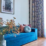 стильні на ратушній площі * Mukacheve