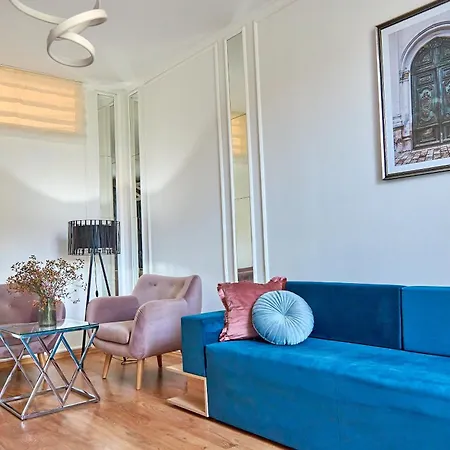 стильні на ратушній площі *